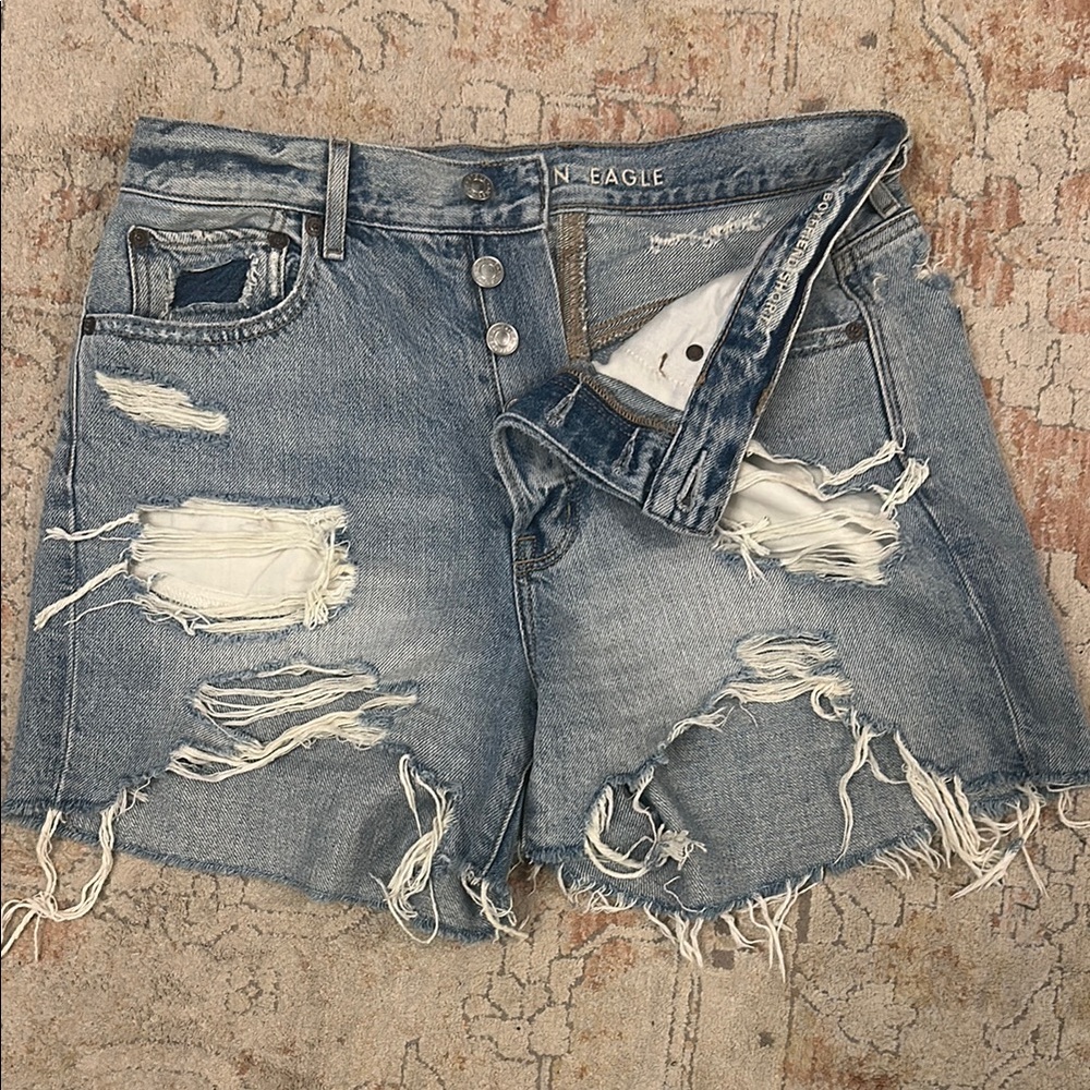 American Eagle Outfitters Women's Distressed 90s boyfriend Blue Denim Shorts
